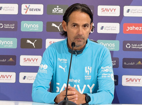  إنزاغي خلال المؤتمر الصحافي