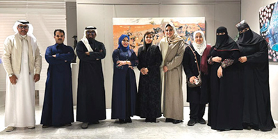 «أزرق لا ينتهي».. قراءات تشكيلية في البحر بوصفه فكرة وجمالًا! 