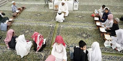 (8.000) طالب وطالبة يتمون حفظ القرآن الكريم في حلقات المسجد النبوي 