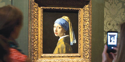 هولندا تعير اليابان لوحة «الفتاة ذات القرط اللؤلؤي» 