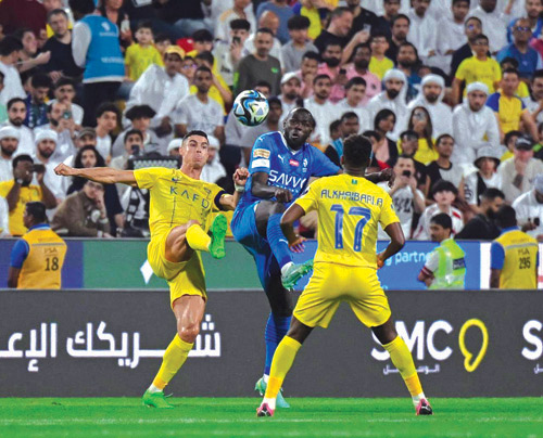 الهلال والنصر في قمة الشتاء المشتعلة.. الاتفاق يواجه الخليج.. والحزم في استراحة النجمة 