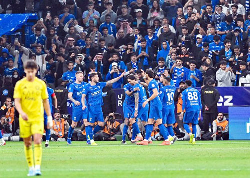 ملك الدوري يتقدم ويعيد النصر للوراء 