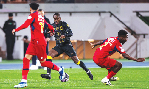  الاتحاد توقف في محطة ضمك