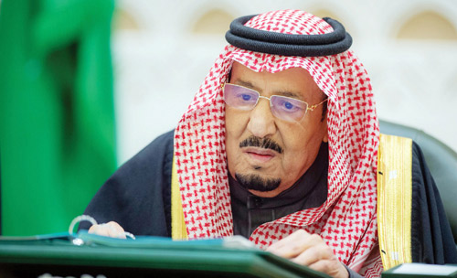 خادم الحرمين الشريفين خلال ترؤسه جلسة مجلس الوزراء