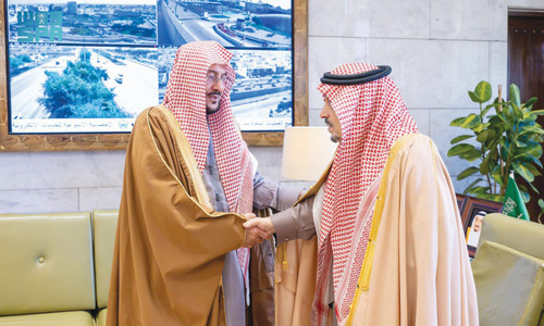  أمير منطقة الرياض مستقبلا وزير الشؤون الإسلامية