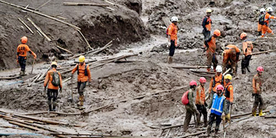 ارتفاع عدد قتلى الانهيار الأرضي في إندونيسيا إلى 17 