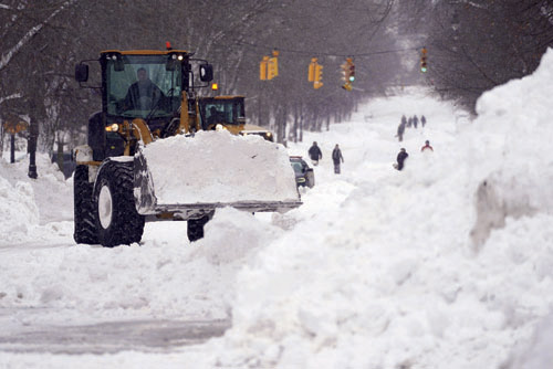 حصيلة قتلى العاصفة الثلجية في أمريكا تصل إلى 35 قتيلاً 