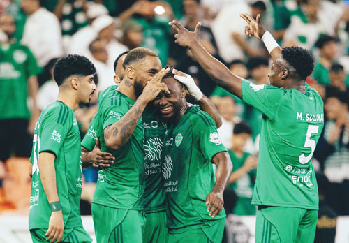 الأهلي يتألق ويقتحم المنافسة برباعية في الاتفاق 