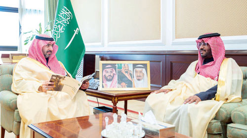 نائب أمير تبوك يتسلم التقرير السنوي لأعمال فرع وزارة البيئة بالمنطقة 