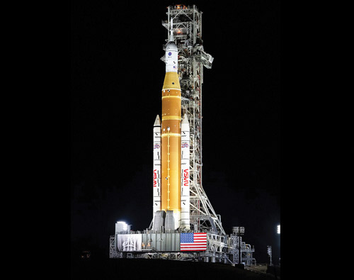 ناسا تتجهز لأول رحلةمأهولة إلى القمر منذ 1972 