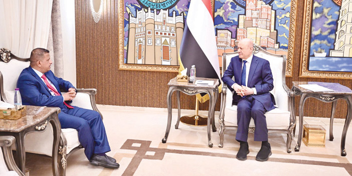 ‏الرئيس العليمي أثناء لقائه الصحفي فتحي بن لزرق رئيس مؤسسة عدن الغد الإعلامية