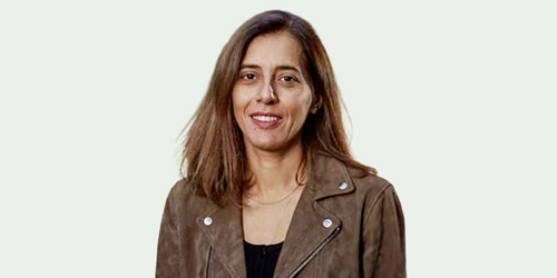  مؤلفة الكتاب د.ميرنا