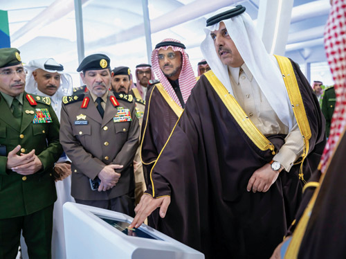 التقي عدداً من وزراء الداخلية والأمن 