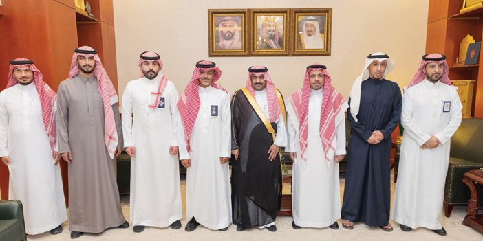 محافظ المجمعة يستقبل الفيحاويين 