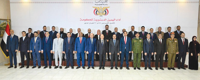  ‏رئيس وأعضاء الحكومة عقب أداء اليمين الدستورية أمس