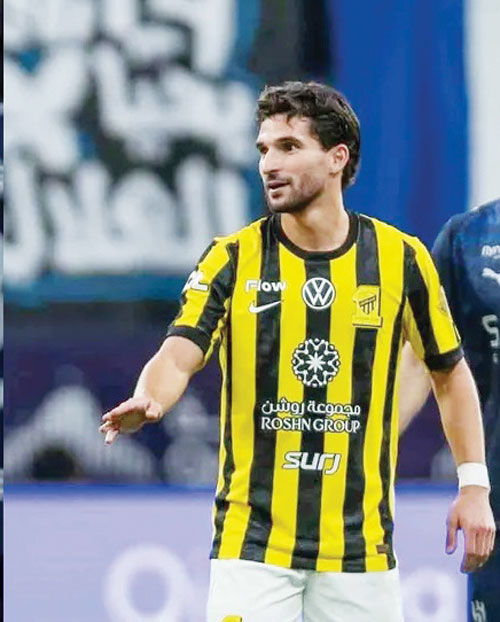 عوار: إحساسي غريب بمواجهة بنزيما 