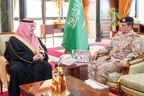 أمير تبوك يستقبل قائد المنطقة الشمالية الغربية 