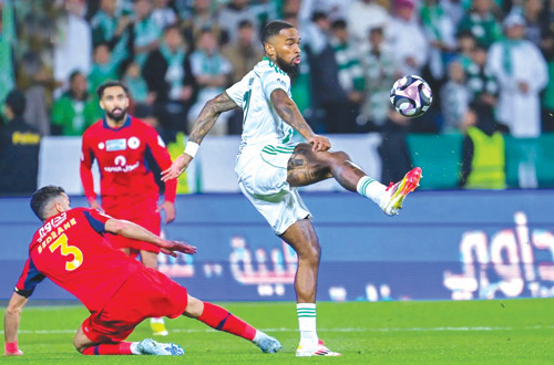 الأهلي يحاصر الرياض بحثاً عن الصدارة.. والفتح يواجه ضمك 