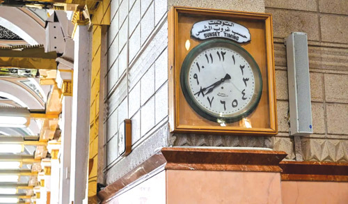 التوقيت الزوالي في المسجد النبوي.. امتداد تاريخي لعناية المسلمين بالمواقيت 