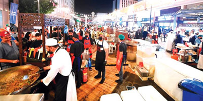 «بازار البلد» يجذب الزوار بالأنشطة الشعبية 