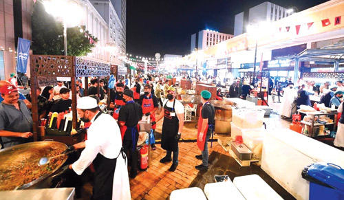 «بازار البلد» يجذب الزوار بالأنشطة الشعبية 