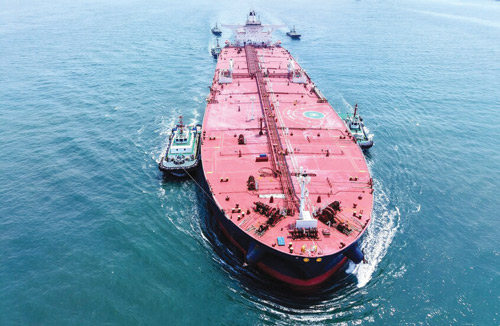 ارتفاع تكاليف شحن النفط والغاز مع تهديد إيران بإغلاق مضيق هرمز 