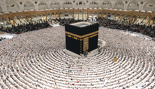 عناية خاصة بكبار السن 