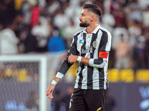 كاراسكو أفضل لاعب.. وجيسوس المدرب الأفضل 