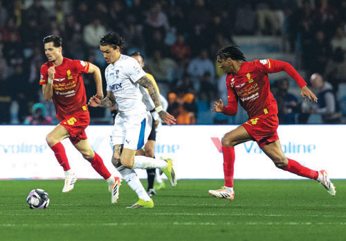 الهلال والقادسية الأكثر جلباً للحكام الأجانب والنصر الأكثر فوزاً بالمحلي 