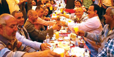 إفطار المطرية.. أكبر مائدة رمضانية في مصر 