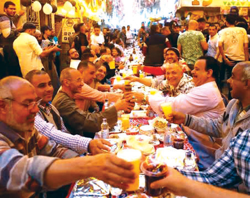 إفطار المطرية.. أكبر مائدة رمضانية في مصر 