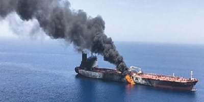 إصابة 3 سفن شحن بمقذوفات.. في مضيق هرمز 