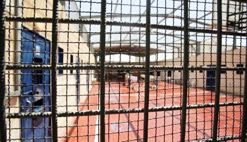 مؤسسات الأسرى الفلسطينية: أكثر من 9500 أسير داخل سجون الاحتلال الإسرائيلي 