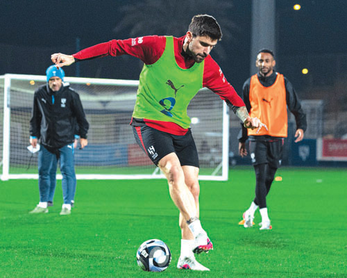 الهلال يستعيد نيفيز وحسان ويواصل تحضيراته للفتح.. ويوسف يبحث عن العلاج في باريس 