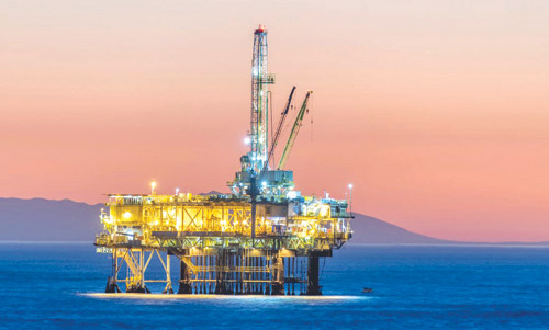 ارتفاع أسعار النفط مع تصعيد إيران هجماتها على سفن الشحن في هرمز 