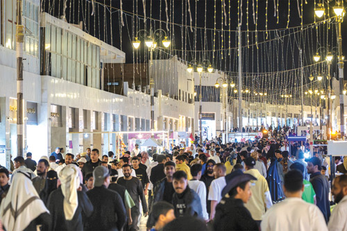 ازدحام في الأسواق على شراء مستلزمات العيد 