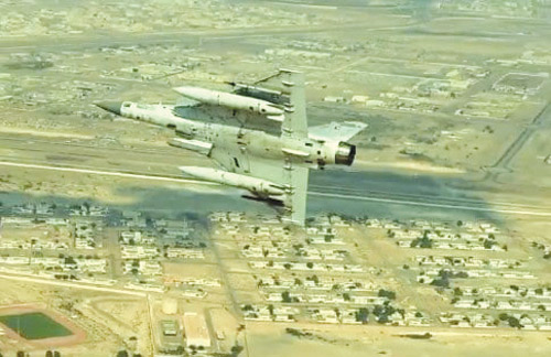 الدفاعات الجوية الإماراتية تتعامل مع 10 صواريخ و45 مسيرة 