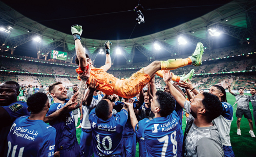 زعيم الألقاب يلاقي الخلود في نهائي السحاب 