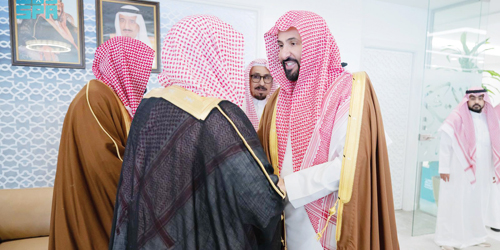 د. الصمعاني يعايد منسوبي وزارة العدل 