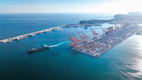 خروج الميناء عن الخدمة جراء الاعتداء الإيراني 