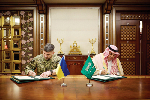 «الدفاع» توقع مذكرة ترتيبات للمشتريات الدفاعية مع أوكرانيا