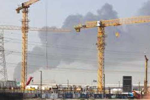 الإمارات: الدفاعات الجوية تعاملت مع 12 صاروخا و36 مسيرة 