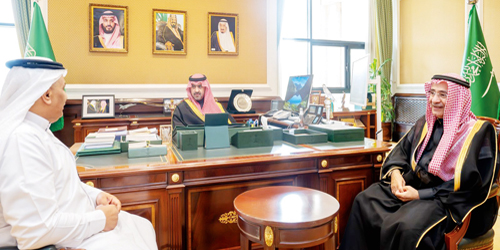 نائب أمير تبوك يطلع على المبادرات المجتمعية التي نفذتها أمانة المنطقة