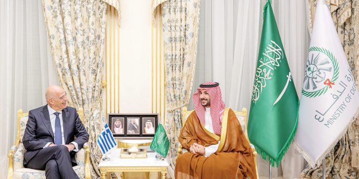 وزير الدفاع يبحث مع نظيره اليوناني تداعيات الهجمات الإيرانية على المملكة