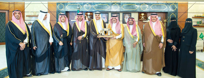 أمير المنطقة الشرقية يلتقي أعضاء جمعية «أمناء»