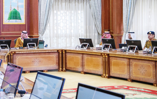 أمير منطقة المدينة المنورة يترأس اجتماع اللجنة الدائمة للحج والعمرة