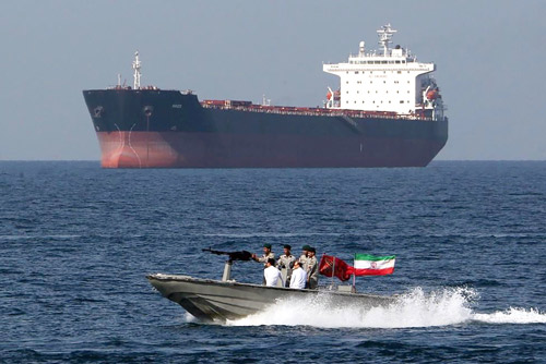 رئيس البرلمان الإيراني يلمح لمهاجمة باب المندب.. و«هرمز» لن يعود كما كان 