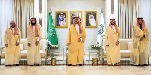 أمير منطقة الجوف يسلّم وثائق تملك الوحدات السكنية