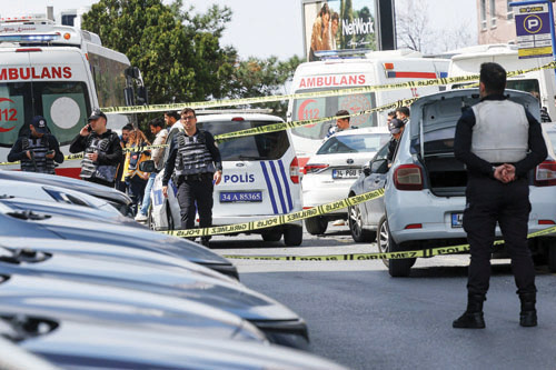 3 قتلى وإصابة شرطيَّين في اعتداء قرب قنصلية إسرائيل بإسطنبول 