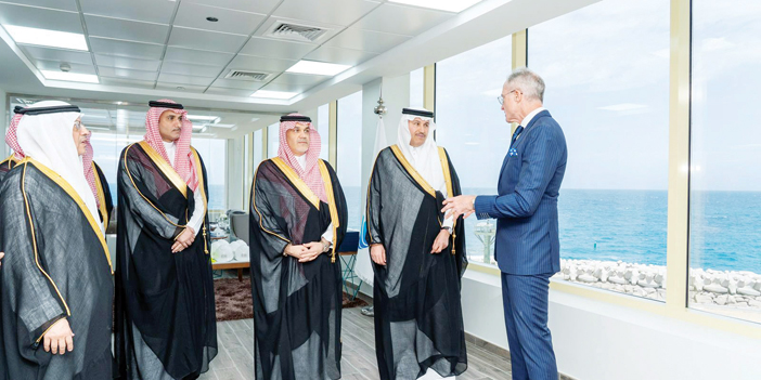 وزيرا النقل والاستثمار يتفقدان سير العمليات التشغيلية ومرونة سلاسل الإمداد 